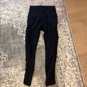 Lululemon leggings w/ mesh design down legs